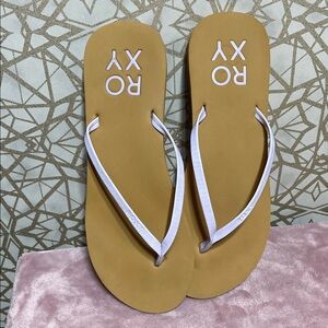 Roxy Beige and White Sandals for Women